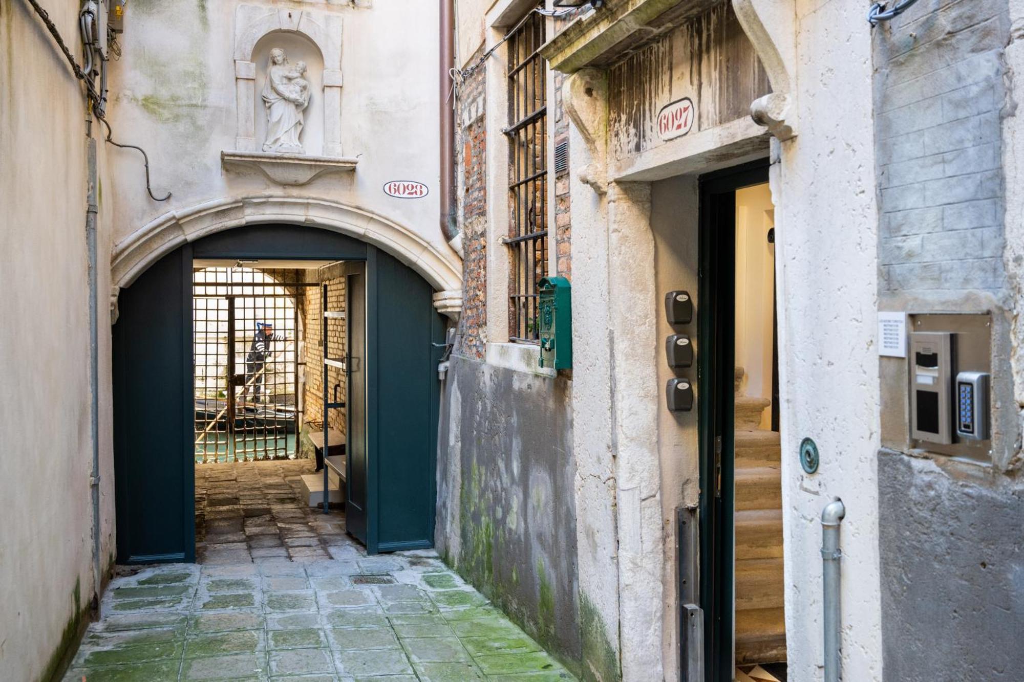 Palazzo Miracoli Apartments Venedig Exteriör bild